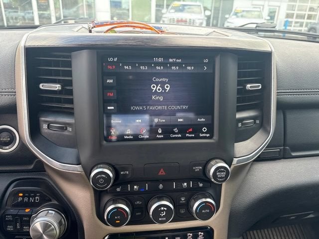 2020 RAM 1500 Laramie Crew Cab 4x4 5'7" Box