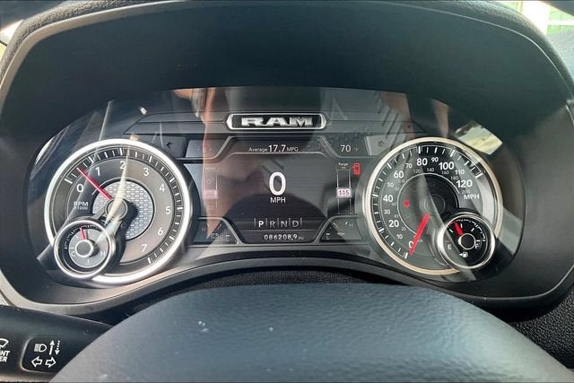 2020 RAM 1500 Laramie Crew Cab 4x4 5'7" Box