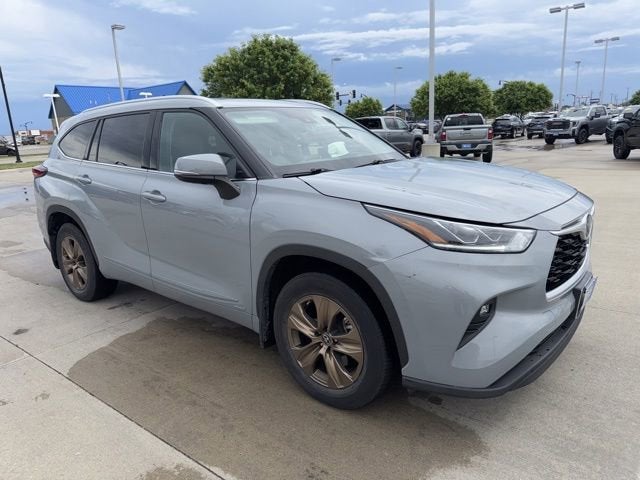 2022 Toyota Highlander Hybrid XLE Bronze Edition