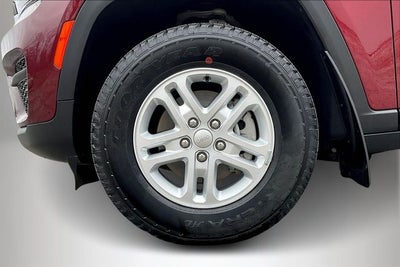 2023 Jeep Grand Cherokee Laredo 4x4