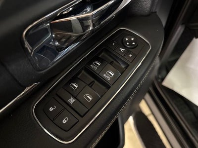 2018 RAM 1500 Laramie Crew Cab 4x4 5'7' Box