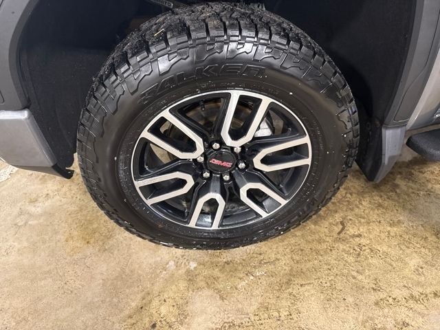 2022 GMC Sierra 1500 Limited 4WD Crew Cab Short Box AT4